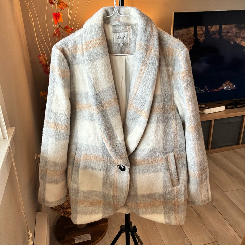 Kismet Elegant Gray and Cream Jacket